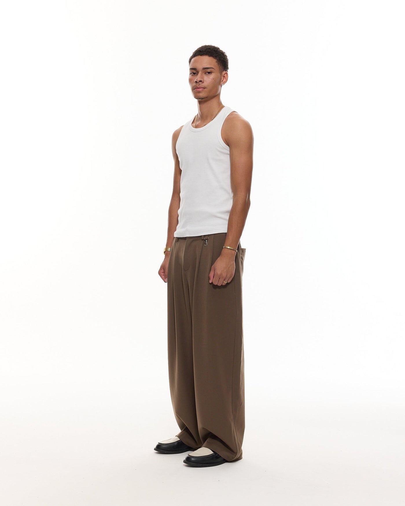 PANTALON À PINCES - MARRON