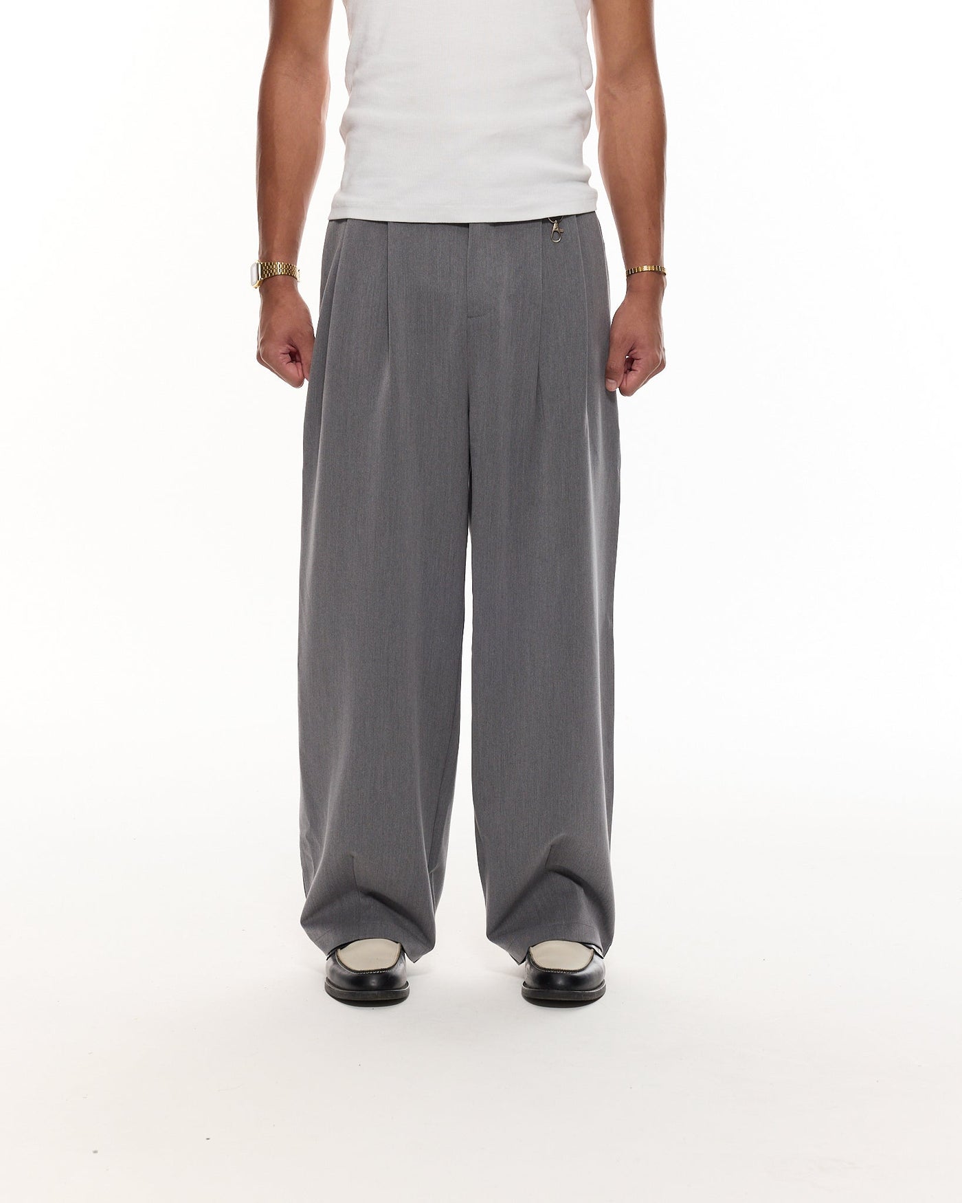 PANTALON À PINCES - GRIS