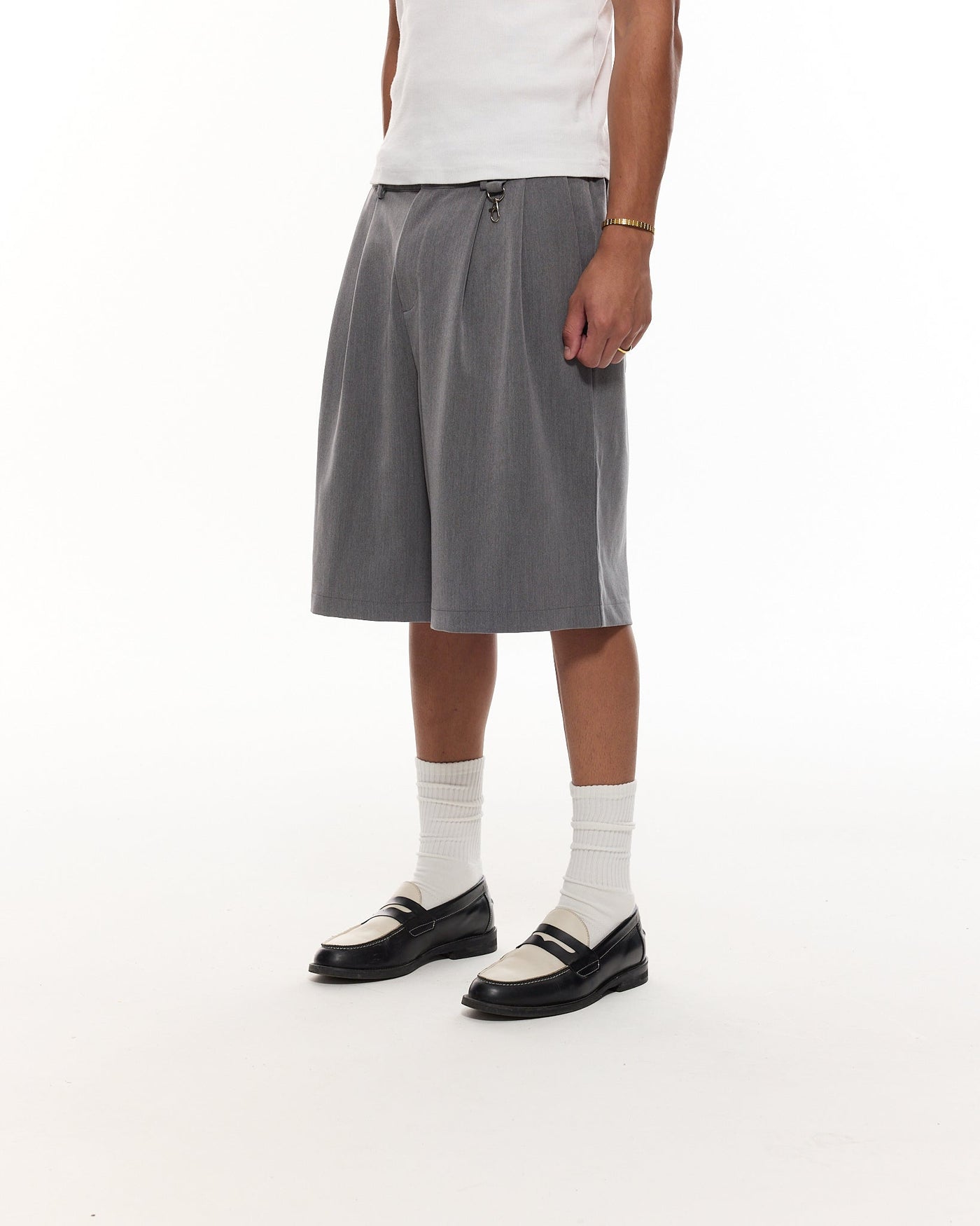 SHORT À PINCE - GRIS