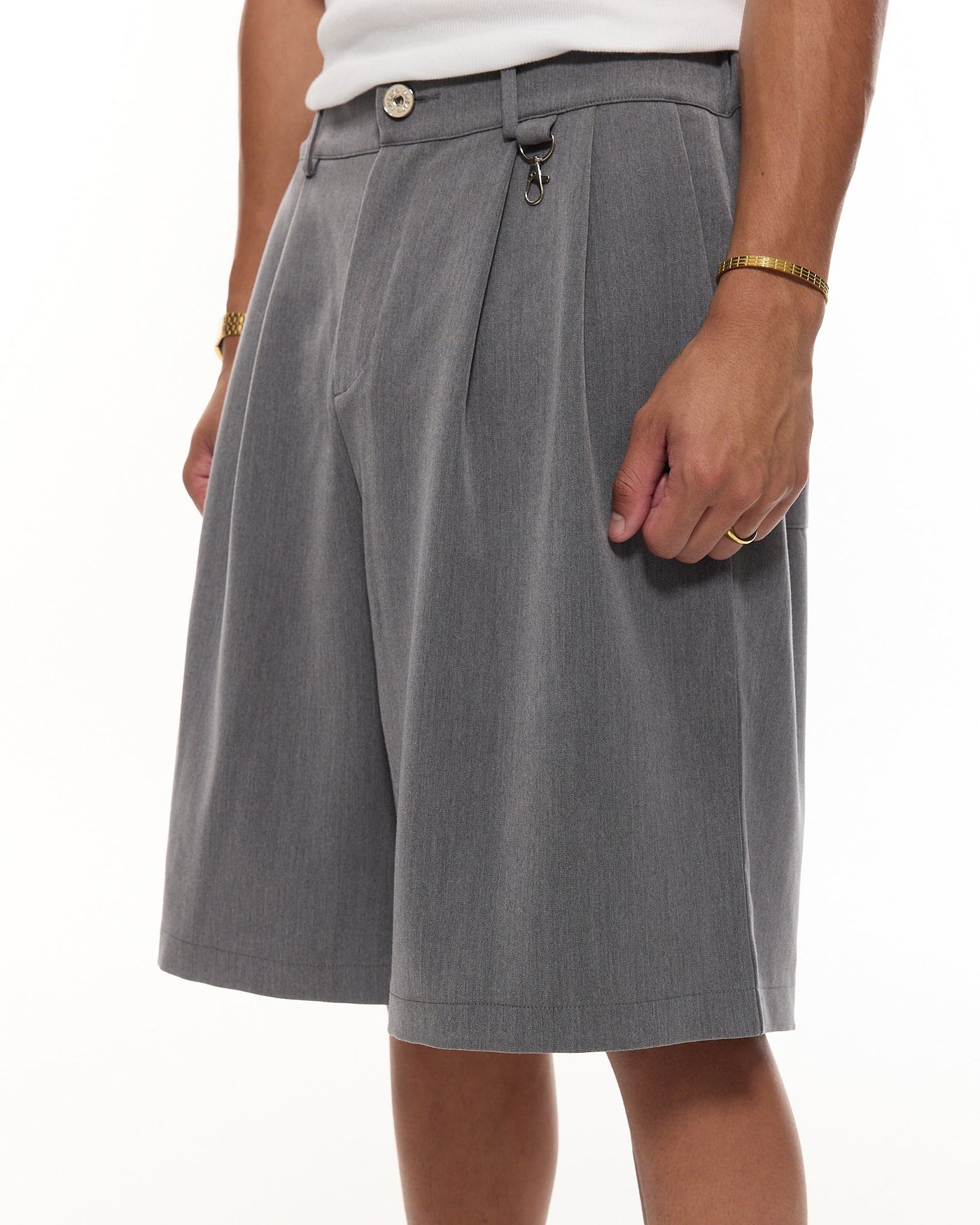 SHORT À PINCE - GRIS